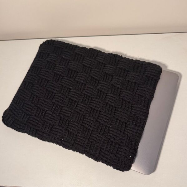 Crochet Laptop Sleeve 2